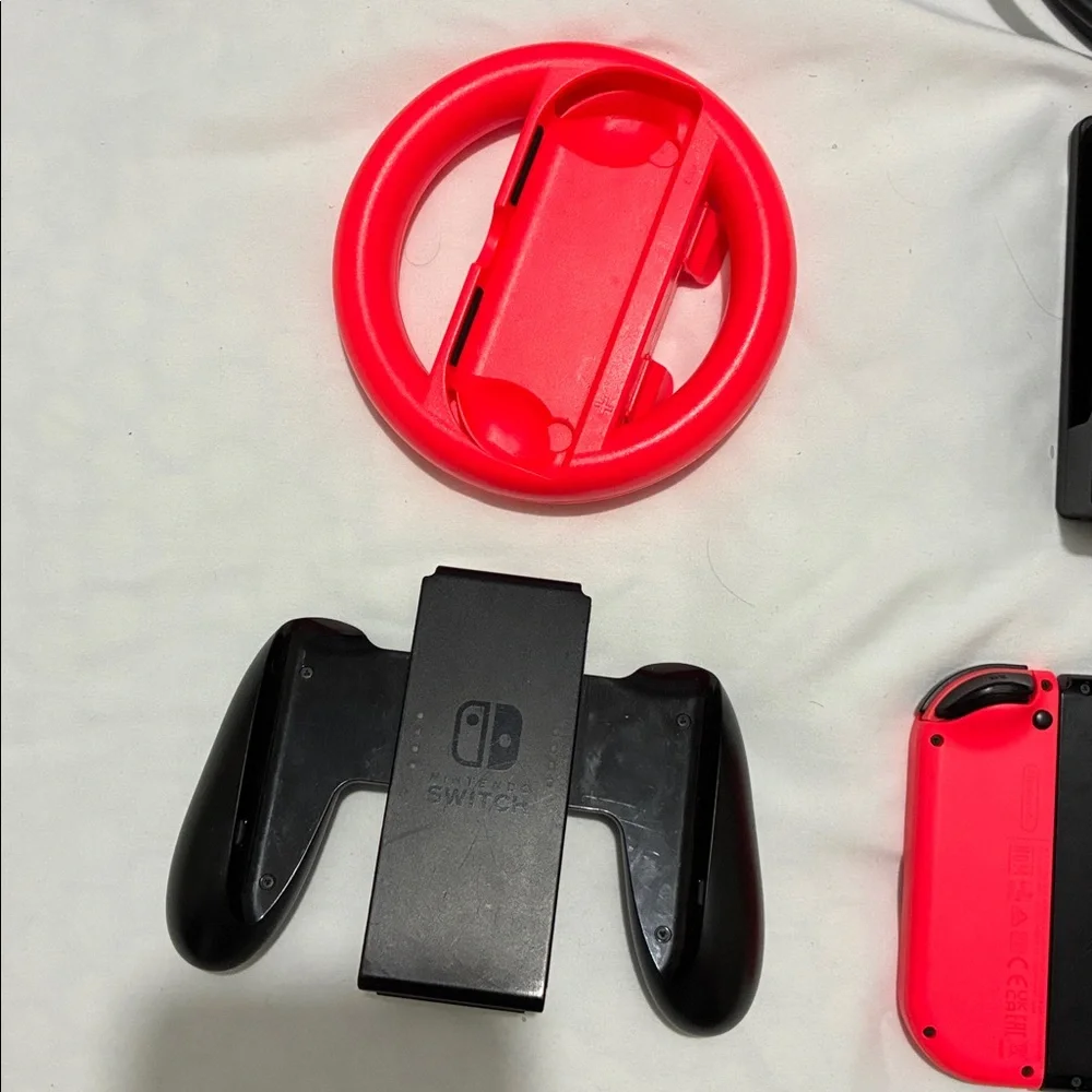 Nintendo Switch - Picture 6 of 9